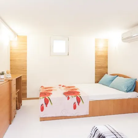 Apartment Сиеста Мини Студио Полуподвал *
